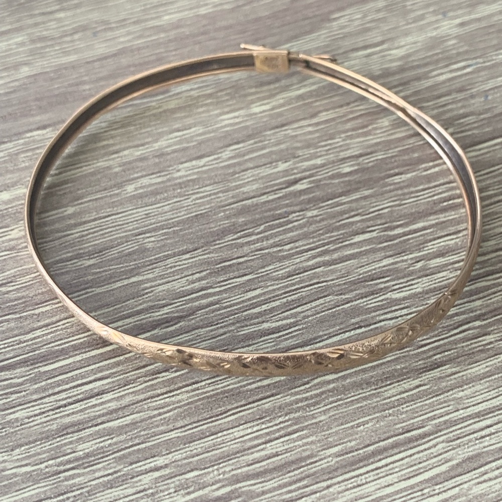 💯%Authentic 10k gold bangle,